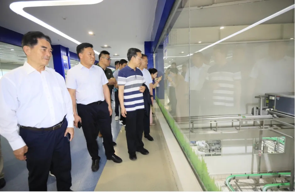 花花牛丨中國(guó)人民大學(xué)河南校友會(huì)蒞臨花花牛參觀座談 花花牛丨中國(guó)人民大學(xué)河南校友會(huì)蒞臨花花牛參觀座談