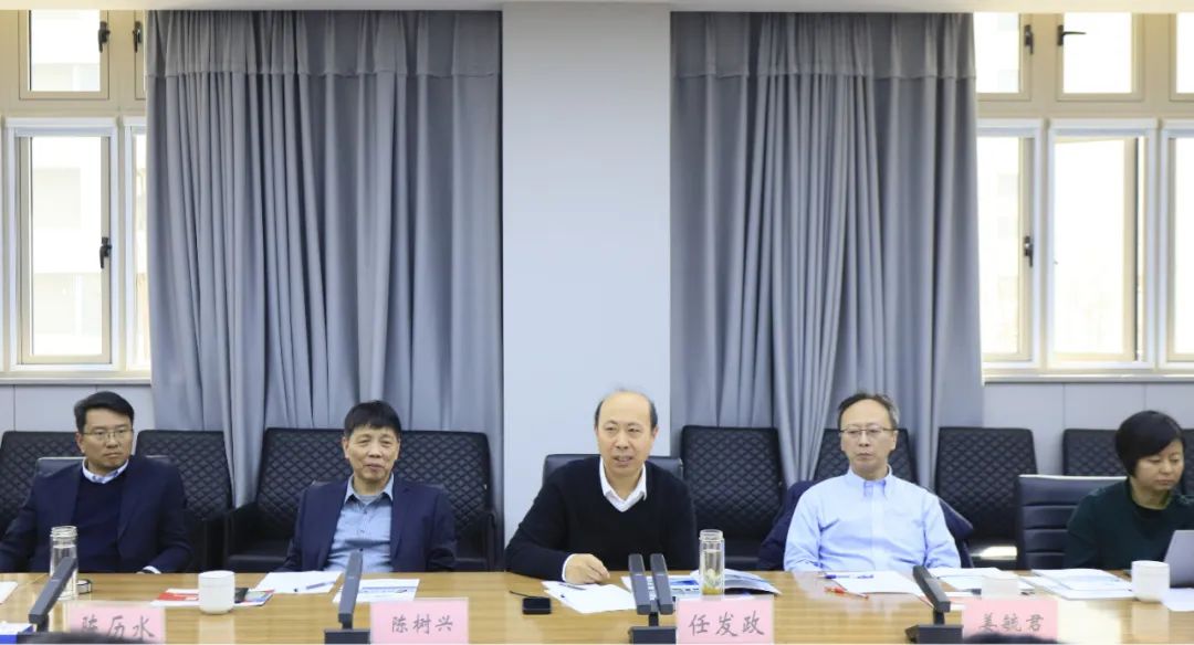 花花牛乳業(yè)集團黨委書記、董事長唐洪峰一行赴中原食品實驗室同中國工程院院士、中原食品實驗室主任任發(fā)政座談交流