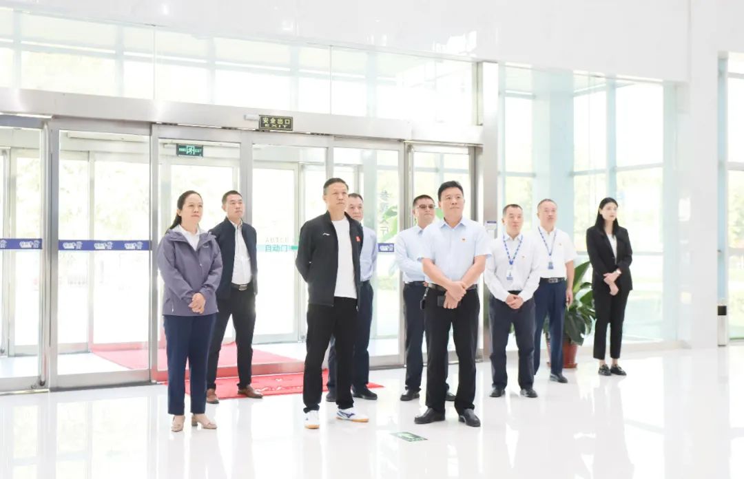 快樂過“雙節(jié)”，安全不放假｜河南農(nóng)投集團(tuán)黨委書記、董事長李曉寰一行蒞臨花花牛乳業(yè)集團(tuán)開展“雙節(jié)”安全生產(chǎn)大檢查活動(dòng)并慰問一線職工、