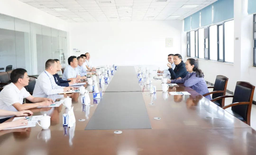 快樂過“雙節(jié)”，安全不放假｜河南農(nóng)投集團(tuán)黨委書記、董事長李曉寰一行蒞臨花花牛乳業(yè)集團(tuán)開展“雙節(jié)”安全生產(chǎn)大檢查活動(dòng)并慰問一線職工、