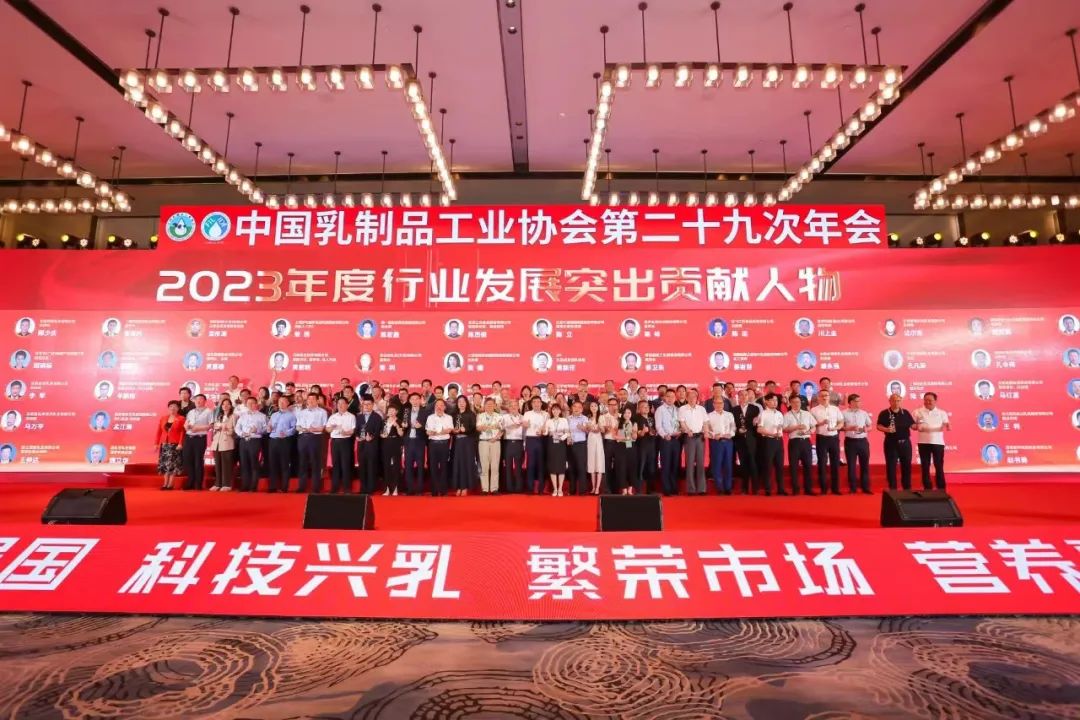 參觀拓思路 交流促發(fā)展 | 集團領(lǐng)導(dǎo)參加中乳協(xié)第二十九次年會暨中國(國際)乳業(yè)技術(shù)博覽會并到江西陽光乳業(yè)參觀座談 參觀拓思路 交流促發(fā)展 | 集團領(lǐng)導(dǎo)參加中乳協(xié)第二十九次年會暨中國(國際)乳業(yè)技術(shù)博覽會并到江西陽光乳業(yè)參觀座談