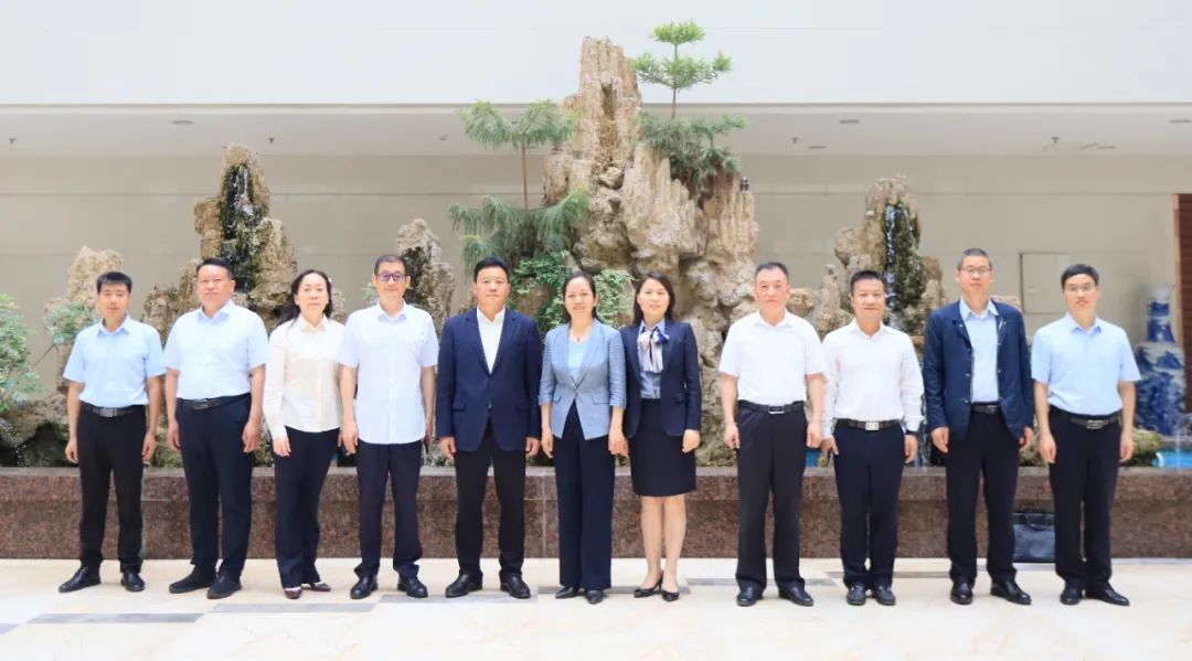 揚(yáng)帆起航 譜寫(xiě)絢麗新篇章 | 花花牛乳業(yè)集團(tuán)新一屆董事會(huì)成立并召開(kāi)中高層以上領(lǐng)導(dǎo)干部會(huì)議 揚(yáng)帆起航 譜寫(xiě)絢麗新篇章 | 花花牛乳業(yè)集團(tuán)新一屆董事會(huì)成立并召開(kāi)中高層以上領(lǐng)導(dǎo)干部會(huì)議