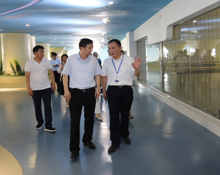 快訊|鄭州市二七區(qū)委副書(shū)記、區(qū)長(zhǎng)虎榮鑫蒞臨河南花花牛乳業(yè)集團(tuán)調(diào)研