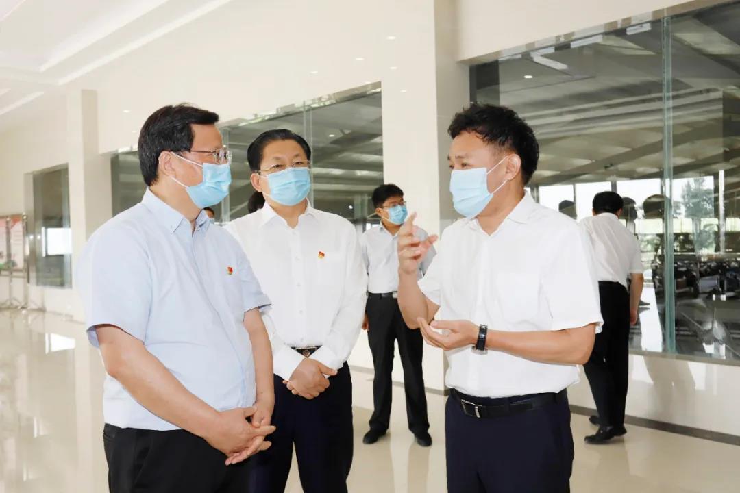 快訊 | 河南省委常委、省紀委書記、省監(jiān)委主任任正曉蒞臨花花牛乳業(yè)集團新蔡瑞亞牧場調研