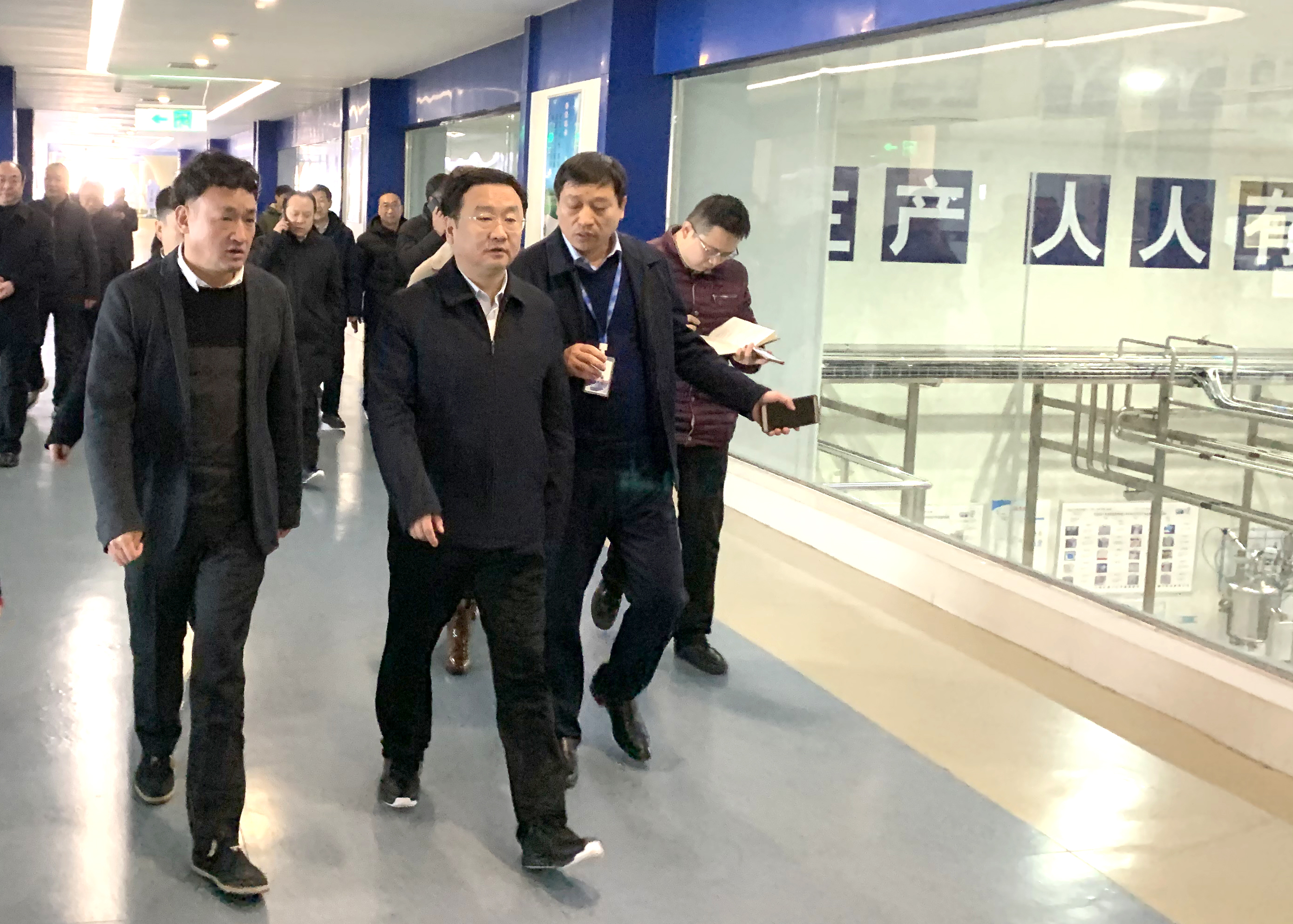 鄭州市委副書記、市長王新偉蒞臨花花牛乳業(yè)集團調(diào)研