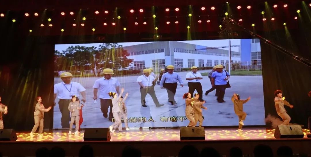 “贏在2019”，花花牛乳業(yè)集團(tuán)2019年新春晚會(huì)盛大開幕