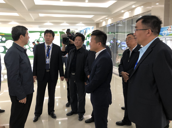 河南省委副書(shū)記、省長(zhǎng)陳潤(rùn)兒一行蒞臨 花花牛集團(tuán)魯山瑞亞牧業(yè)有限公司視察調(diào)研