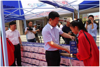 “健康中原，牛奶伴您行——花花牛乳業(yè)集團(tuán)2018中國(guó)小康牛奶行動(dòng)” 公益助學(xué)啟動(dòng)儀式隆重舉行