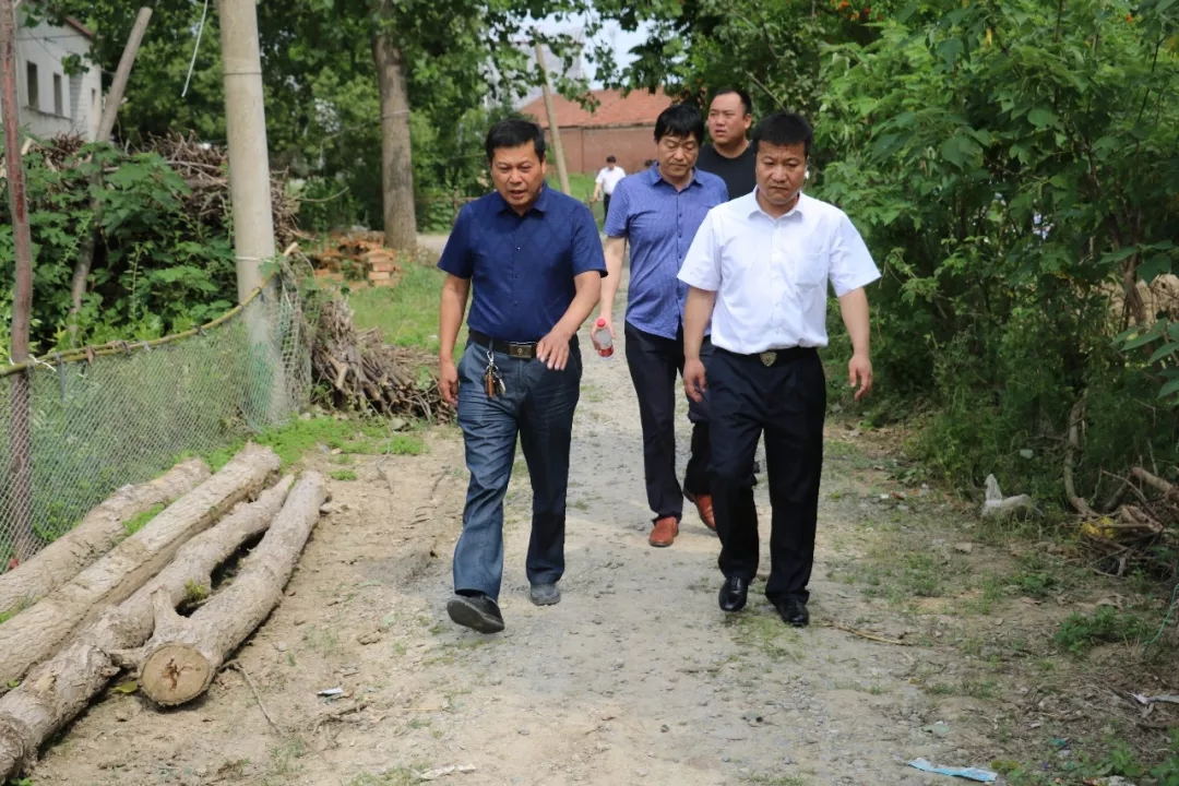 花花牛乳業(yè)集團走訪慰問貧困戶 結對幫扶暖人心