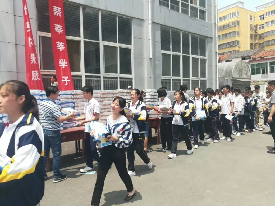 花花牛|捐助教育100萬元！做公益，我們是認真的！