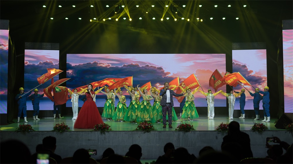 “不忘初心、聚力前行” 花花牛集團2018迎新春聯(lián)歡會隆重舉行