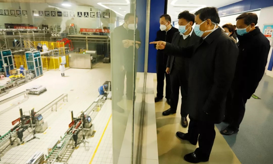 快訊丨河南省副省長武國定蒞臨花花牛乳業(yè)集團(tuán)調(diào)研重點(diǎn)保障企業(yè)復(fù)工復(fù)產(chǎn)情況 快訊丨河南省副省長武國定蒞臨花花牛乳業(yè)集團(tuán)調(diào)研重點(diǎn)保障企業(yè)復(fù)工復(fù)產(chǎn)情況