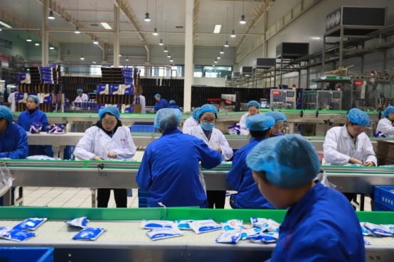 黨員帶頭赴一線 助力春節(jié)保生產(chǎn)—花花牛別樣“生產(chǎn)突擊隊(duì)”助力車間生產(chǎn)