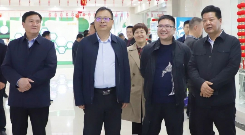 花花牛丨駐馬店市遂平縣政協(xié)黨組書記、主席張衛(wèi)東一行蒞臨花花牛魯山瑞亞牧場參觀