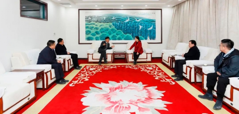 發(fā)揮產(chǎn)業(yè)優(yōu)勢(shì) 助力鄉(xiāng)村振興 | 民權(quán)縣委副書記、縣長(zhǎng)王靜嫻會(huì)見關(guān)曉彥董事長(zhǎng)一行