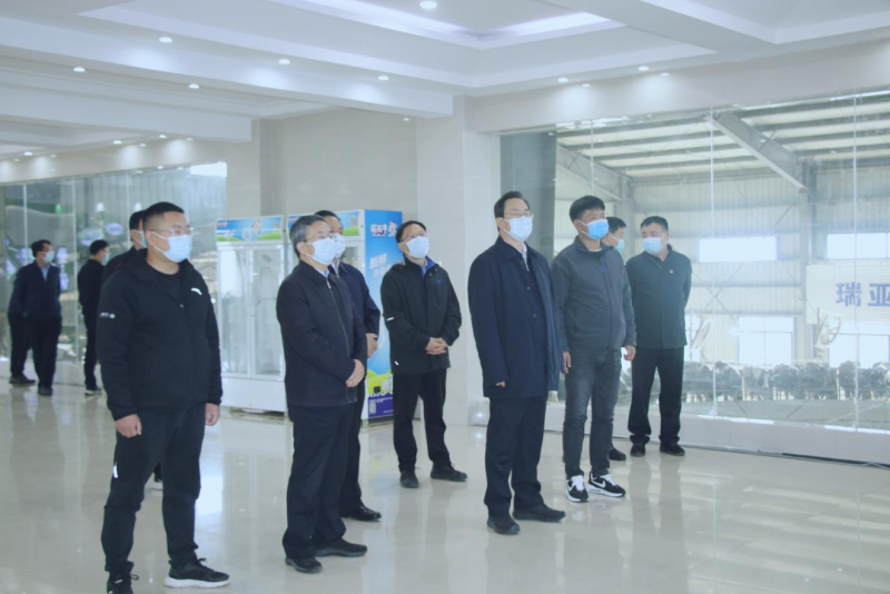 河南省人大常委會(huì)黨組書記、副主任孔昌生蒞臨花花牛魯山瑞亞牧場參觀調(diào)研