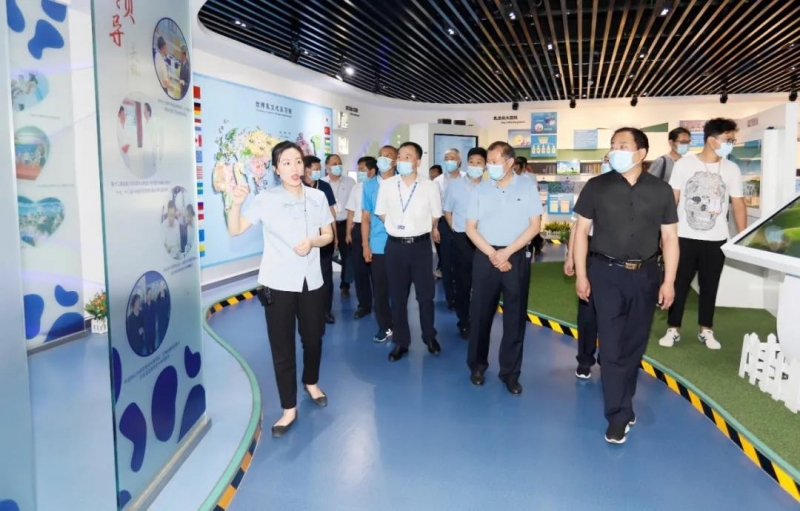 鄭州市安全生產(chǎn)雙重預(yù)防體系建設(shè)現(xiàn)場(chǎng)觀摩會(huì)在花花牛乳業(yè)集團(tuán)鄭州分公司召開