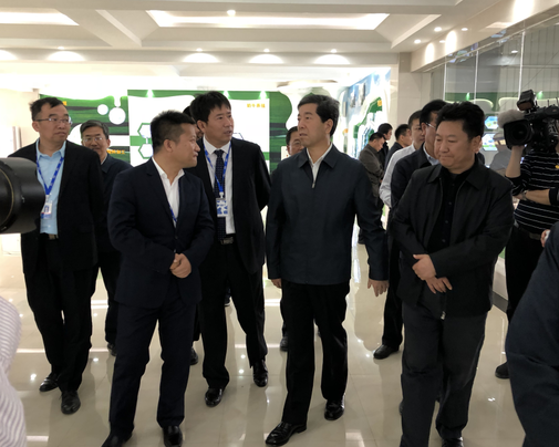 河南省委副書記、省長陳潤兒一行蒞臨 花花牛集團魯山瑞亞牧業(yè)有限公司視察調研