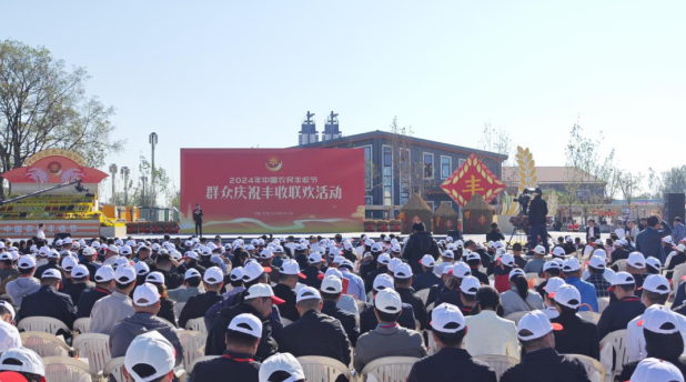 領(lǐng)導(dǎo)關(guān)懷 | 國務(wù)院副總理劉國中在2024年中國農(nóng)民豐收節(jié)全國主場活動上參觀花花牛展臺，關(guān)注并了解花花牛3.8g鮮牛奶等產(chǎn)品