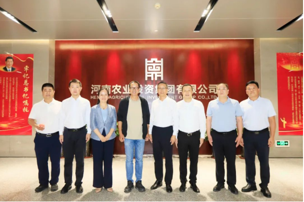 東方甄選俞敏洪先生到訪河南農(nóng)投集團(tuán)，品嘗花花牛產(chǎn)品并給予高度評(píng)價(jià)