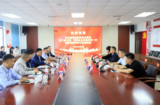 沈丘縣先進(jìn)制造業(yè)開(kāi)發(fā)區(qū)黨工委書(shū)記呂孝坤、金絲猴食品有限公司董事長(zhǎng)李旸等一行到訪河南花花牛乳業(yè)集團(tuán)